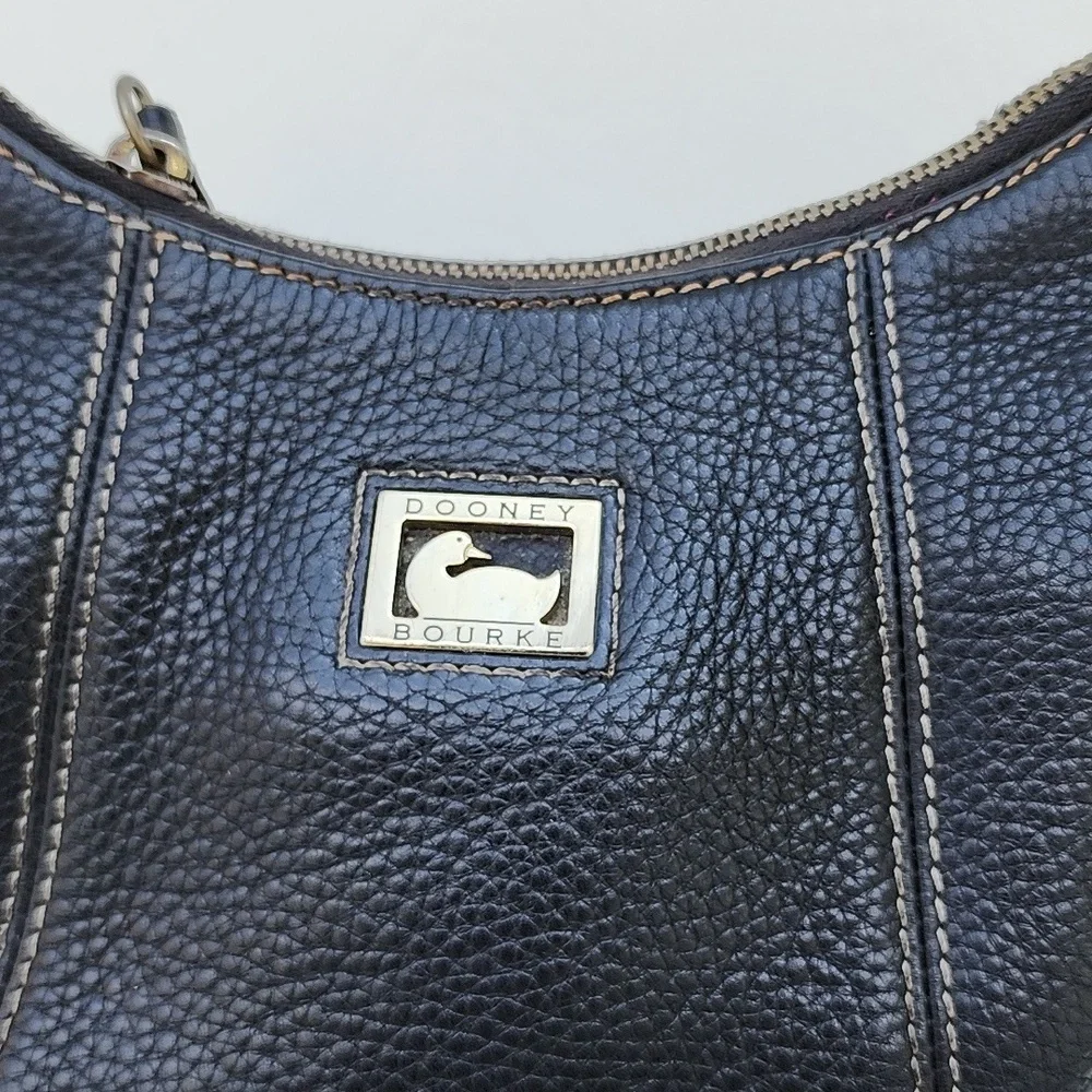 Dooney & Bourke Vintage Leather Bag  Crossbody Size Small‎
